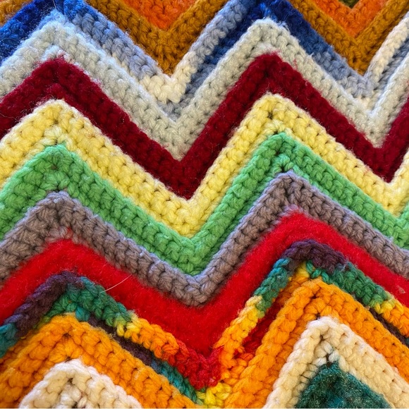 Handmade Knit Afghan Stripe Granny Throw Lap Blanket Rainbow Multicolor Chevron - Picture 6 of 7